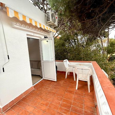 Nuevos Apartamentos Frente Al Mar Y A La Playa Castelldefels Exteriér fotografie